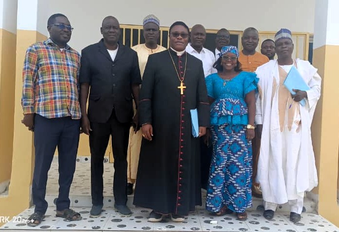 Conseil dadministration de lhpital avec vque de Maroua